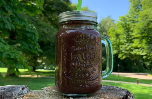 Stoma-friendly black forest smoothie